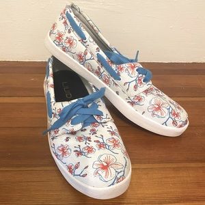 Multicolored tennis shoes